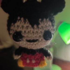Horgolt Mickey egér kulcstartó