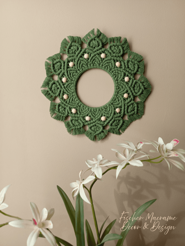 Kézzel Csomózott Makramé Mandala Fagolyókkal (26 cm)