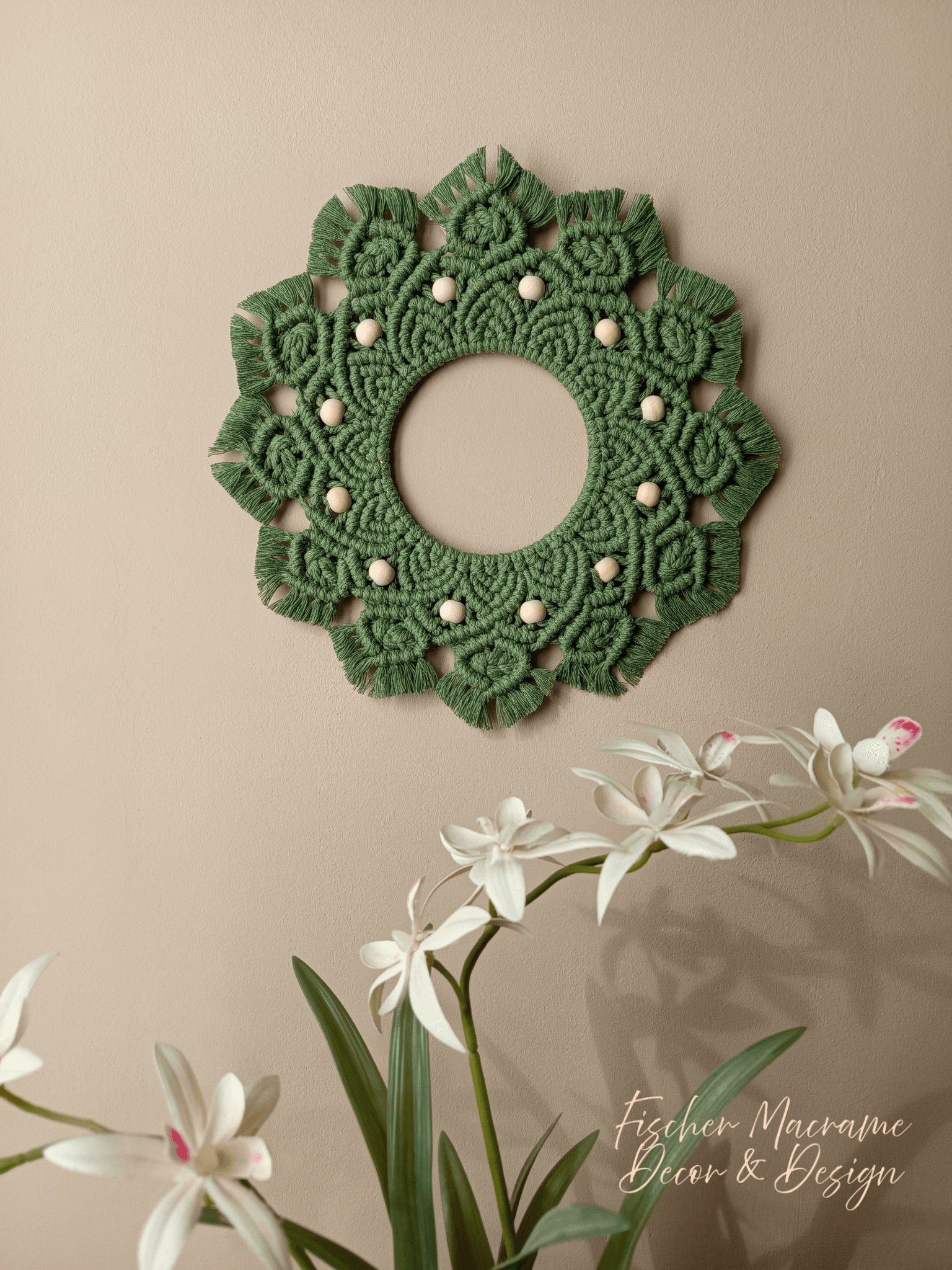 Kézzel Csomózott Makramé Mandala Fagolyókkal (26 cm)