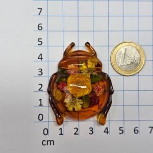 Virágos rózsaszín bogár bross