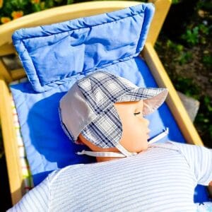 Labda sapka, kisfiú/ füles kombinált / drapp- kék nagykockás