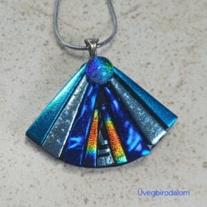Olvasztott dichroic üvegnyaklánc „Kékek