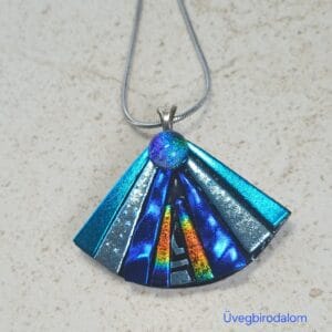 Olvasztott dichroic üvegnyaklánc „Kékek