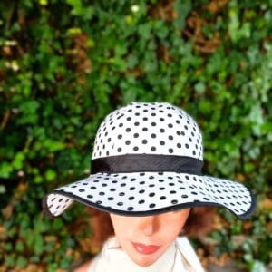 Design női kalap / nyári / varrott / fehér – fekete pöttyös