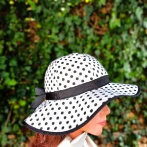 Design női kalap / nyári / varrott / fehér – fekete pöttyös
