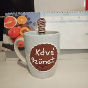 Kerámia bögre süthető gyurmával díszítve