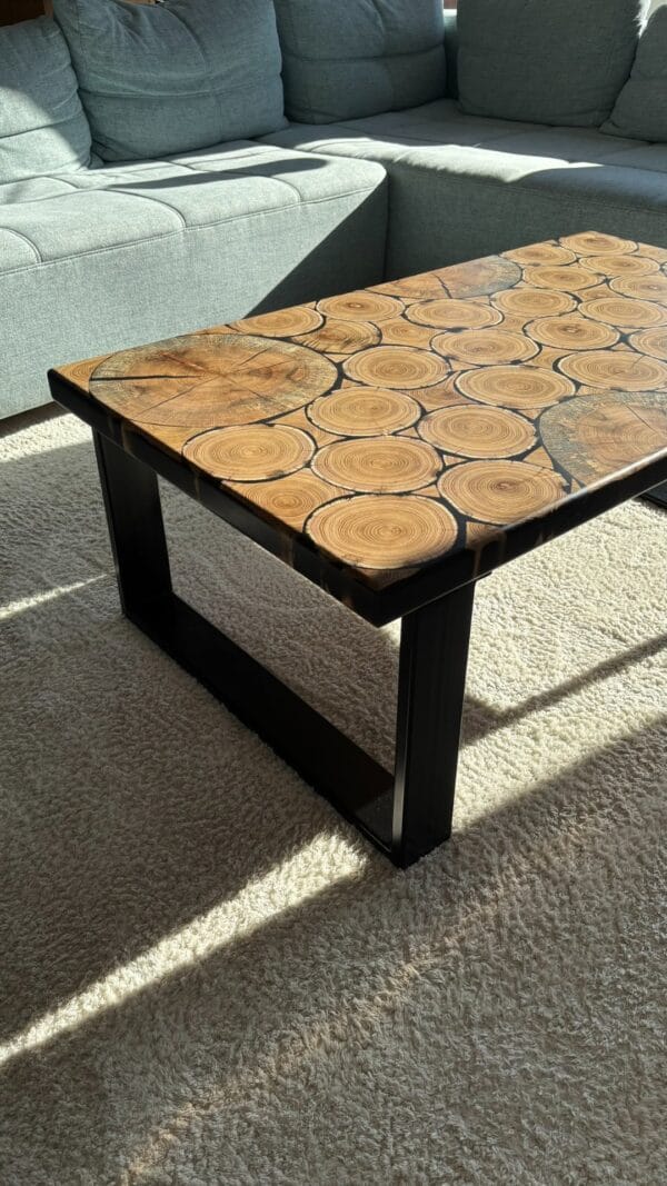 Epoxy-fa karika design kisasztal