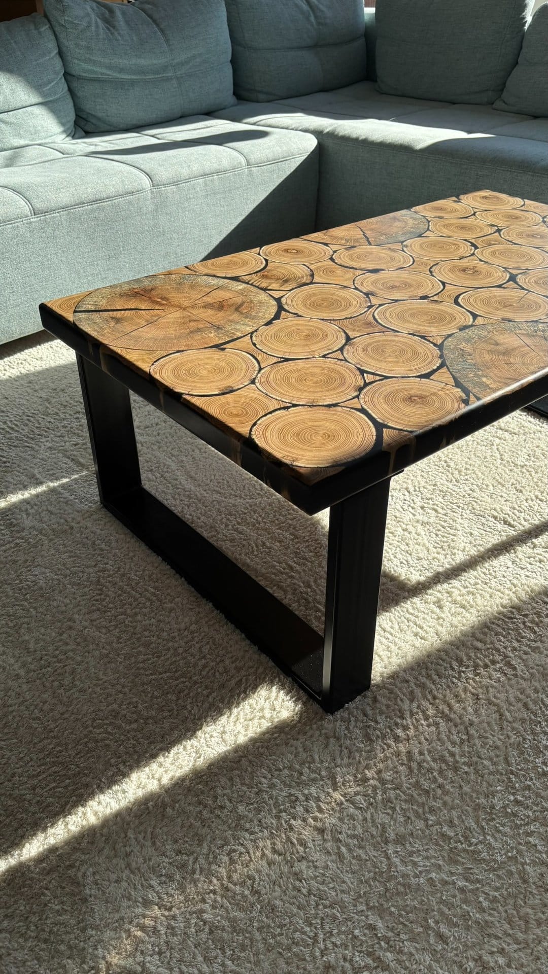 Epoxy-fa karika design kisasztal