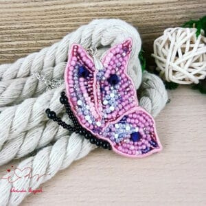 Pink pillangó sujtás nyaklánc