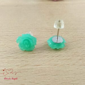 Tengerzöld rózsás fülbevaló 10 mm