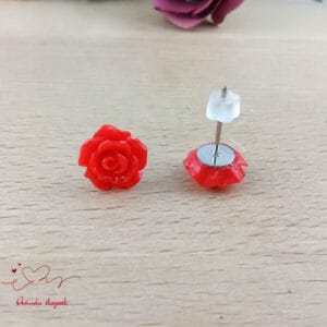 Piros rózsás fülbevaló 10 mm