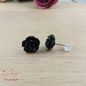 Fekete rózsás fülbevaló 10 mm