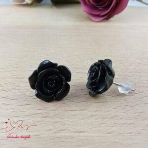 Fekete rózsás fülbevaló 14 mm