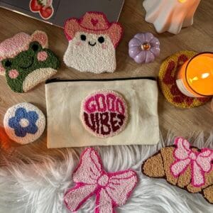 Hímzett tolltartó/neszeszer, good vibes