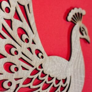 🦚 Páva formájú fali dekoráció – Sonoma tölgy (40×40 cm)