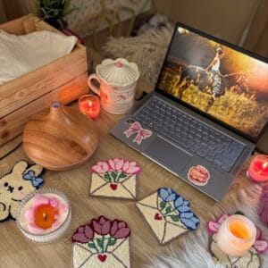 Hímzett poháralátét, tulipános levél