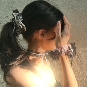 Selene Scrunchies – hajgumi, csipkével, szalaggal-rózsaszín