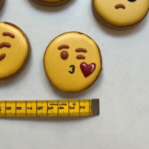 Emoji és smiley dekor mézeskalácsok