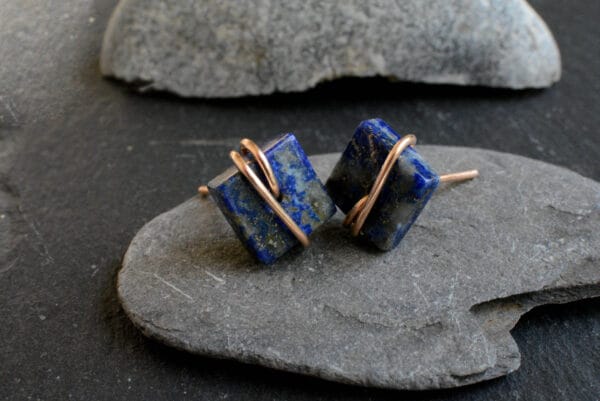 Valódi Bronz fülbevaló – lápisz lazuli, beszúrós