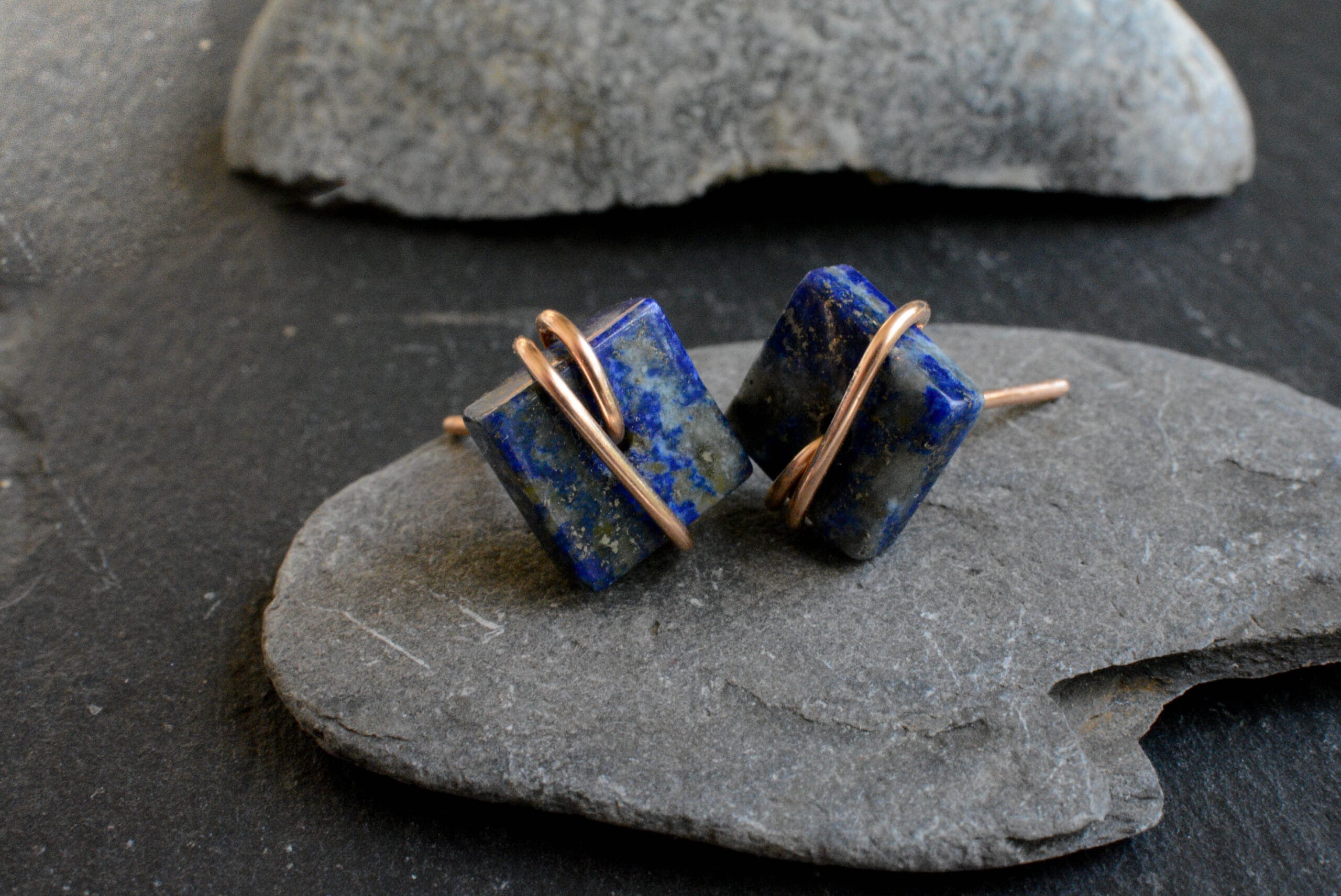 Valódi Bronz fülbevaló – lápisz lazuli, beszúrós