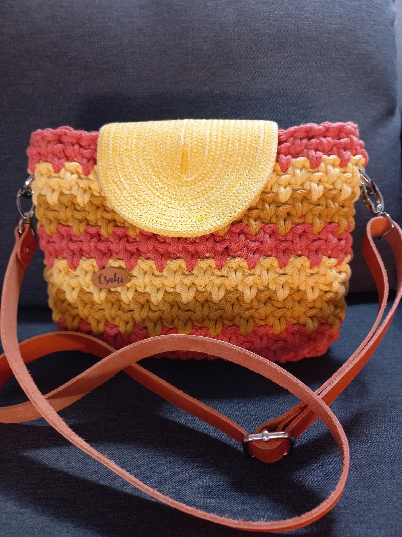 Batyu formájú crossbody sütőtök-okker-banán színben