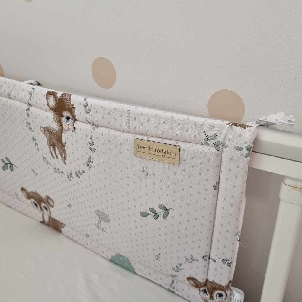 Őzike mintás rácsvédő – puha szivacsos, pamut kivitel – Kiságy mérete 60*120cm, Körbeérő rácsvédő kialakítással (60*120cm kiságyhoz)
