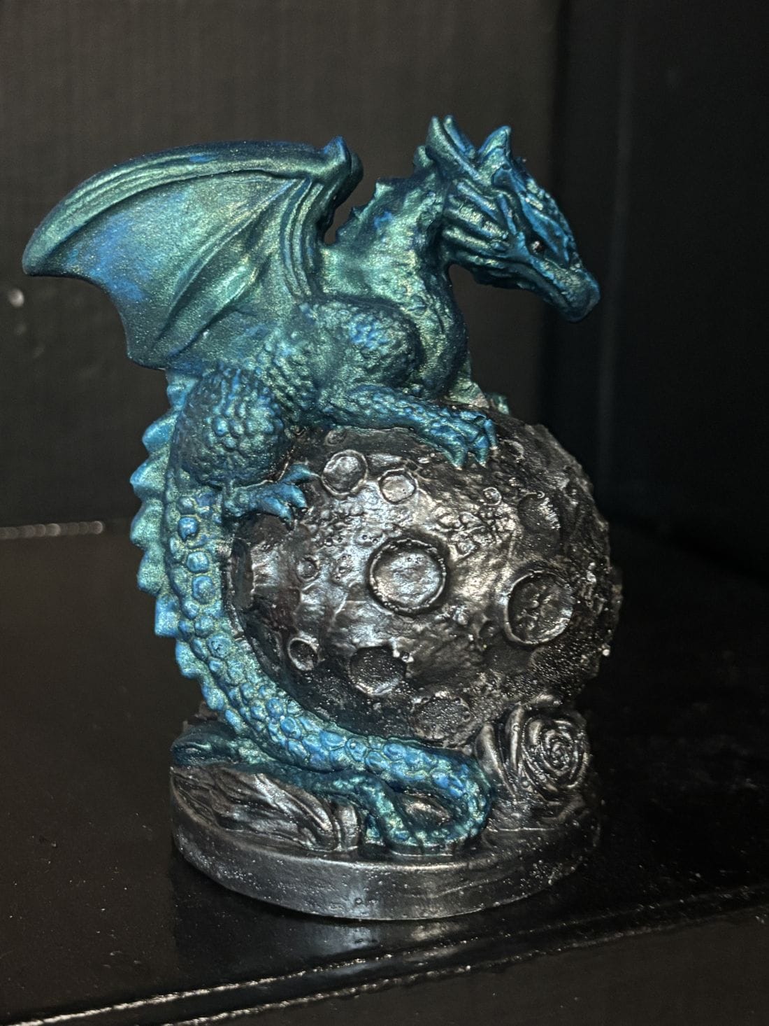 Holdőr sárkány – kézzel festett fantasy dekor