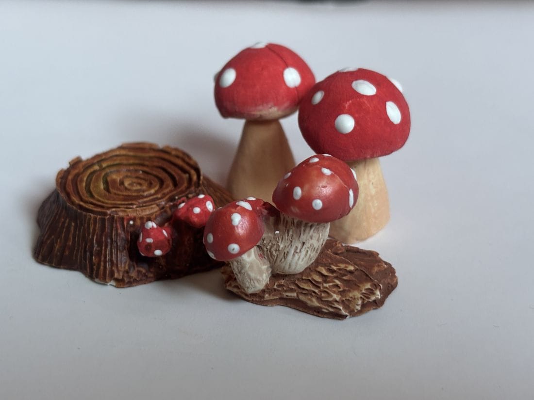 Piros pöttyös gombadekor szett – miniatűr erdei dekoráció