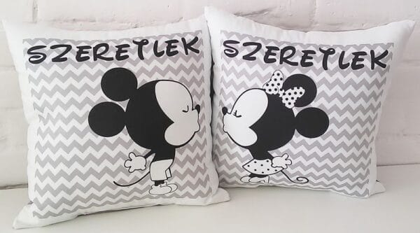 Páros párna FEKETE-FEHÉR "PUSZI" :)