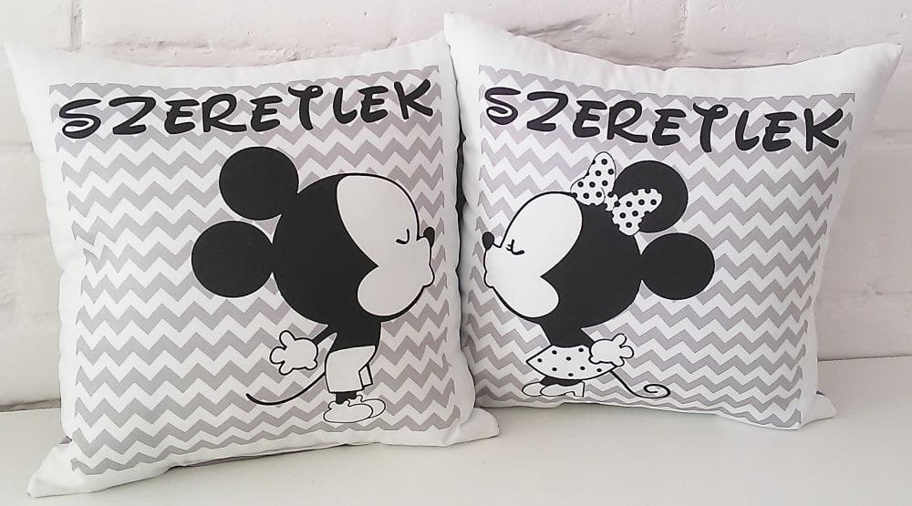 Páros párna FEKETE-FEHÉR "PUSZI" :)