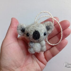 Tűnemezelt aranyos koala