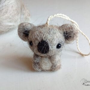 Tűnemezelt aranyos koala