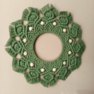 Kézzel Csomózott Makramé Mandala Fagolyókkal (26 cm)