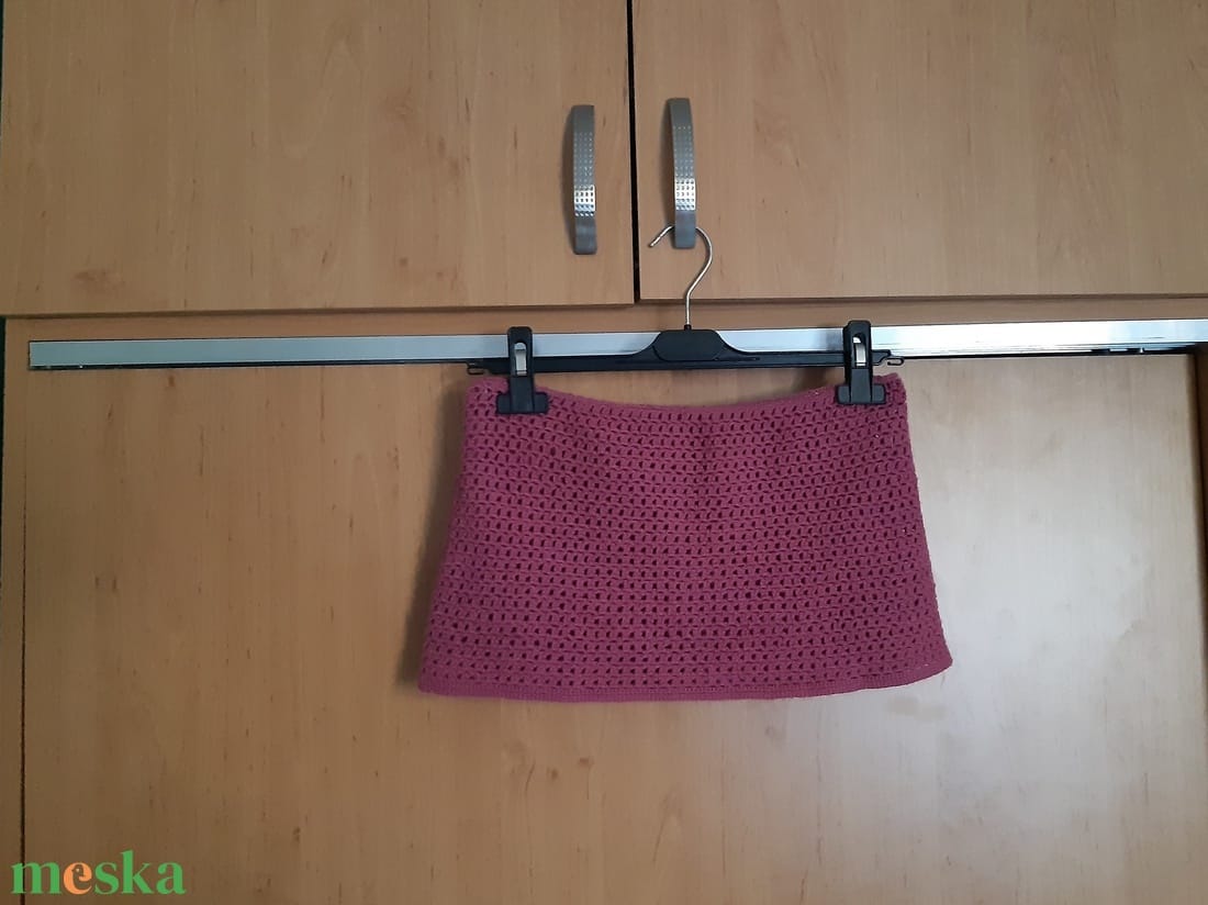 kézzel között ujjatlan felső