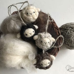 Tűnemez mini bárány figura 4 féle színbe