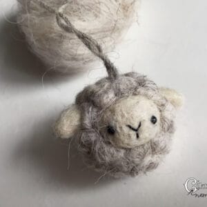 Tűnemez mini bárány figura 4 féle színbe
