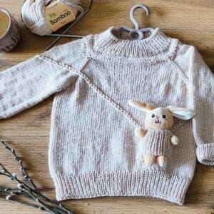 Kézzel kötött babapulóver nyuszival