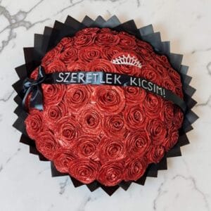 Óriás 50 szálas vörös örökrózsa csokor – csillogó rózsák, LED, egyedi felirat – romantikus kézműves ajándék