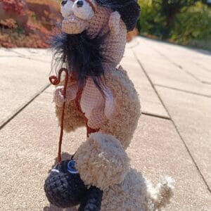 Horgolt pásztor báránnyal – kézműves figura