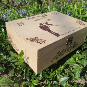Pezsgős szett esküvőre – virágos