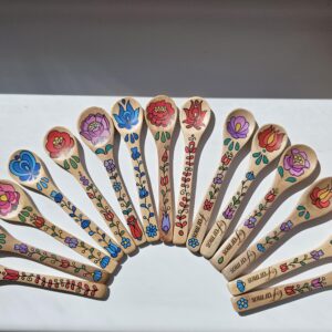 Festett és gravírozott hűtőmágnes kiskanál
