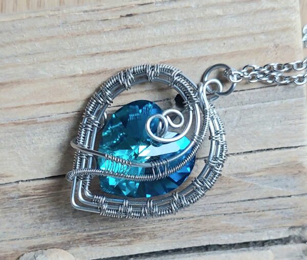 Acél szív nyaklánc nagy swarovski kristállyal