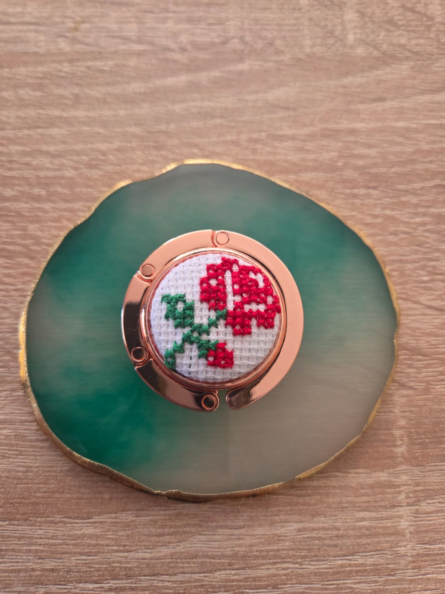 Táskatartó hímzett mintával