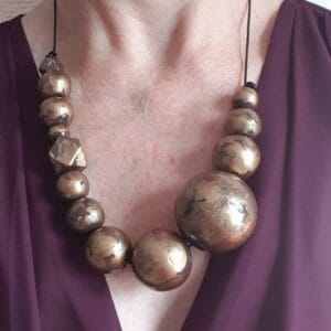 CSOKI BRONZ – Kézzel festett fa ékszer, csokibarna-antik bronz – Kleopátra Alkonya
