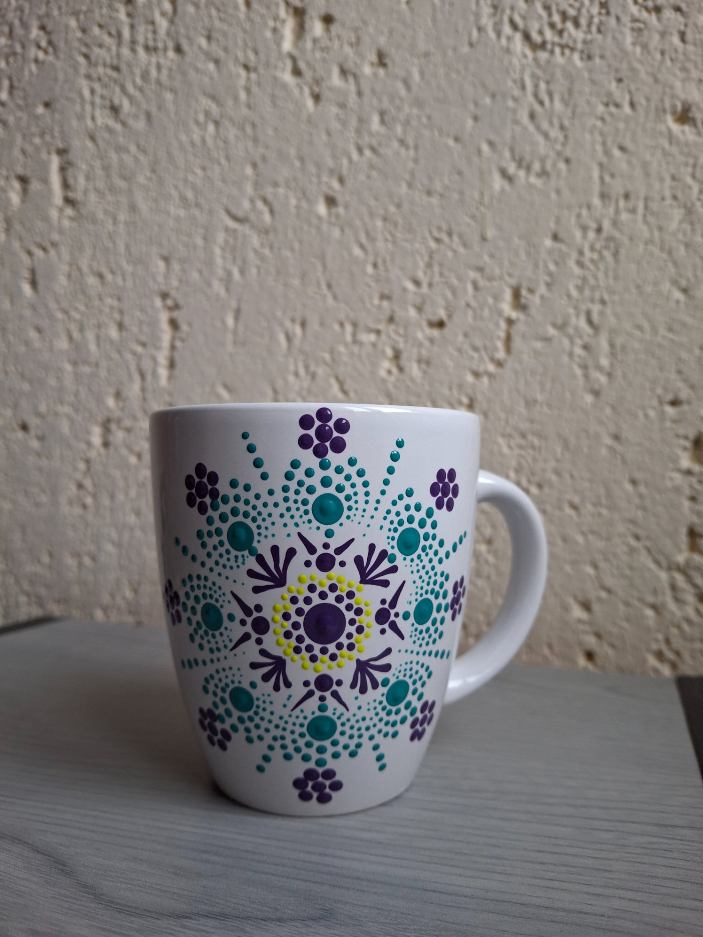 Pontfestett mandala bögre színes
