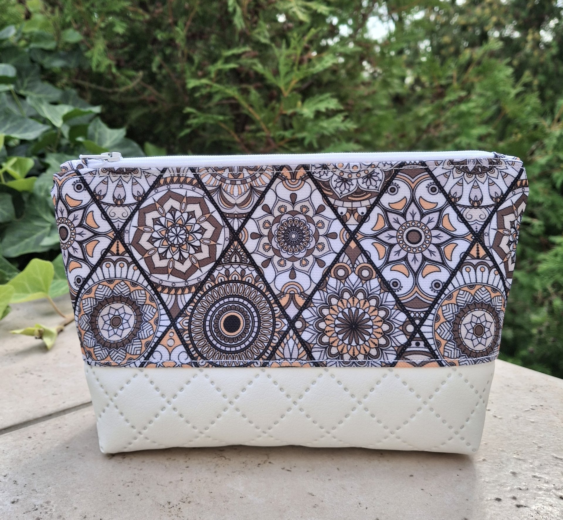 mandala mintás neszesszer