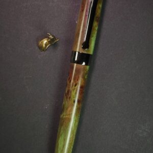 A termeszet színt kap. Szilfa rollerball.