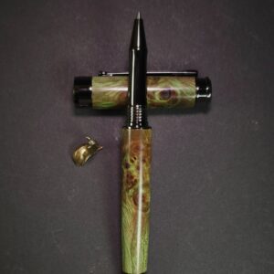 A termeszet színt kap. Szilfa rollerball.