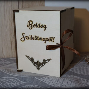 Whiskis pohár fa dobozban – születésnapra