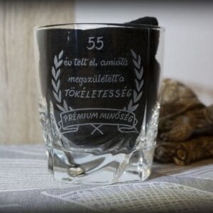 Whiskis pohár fa dobozban – születésnapra